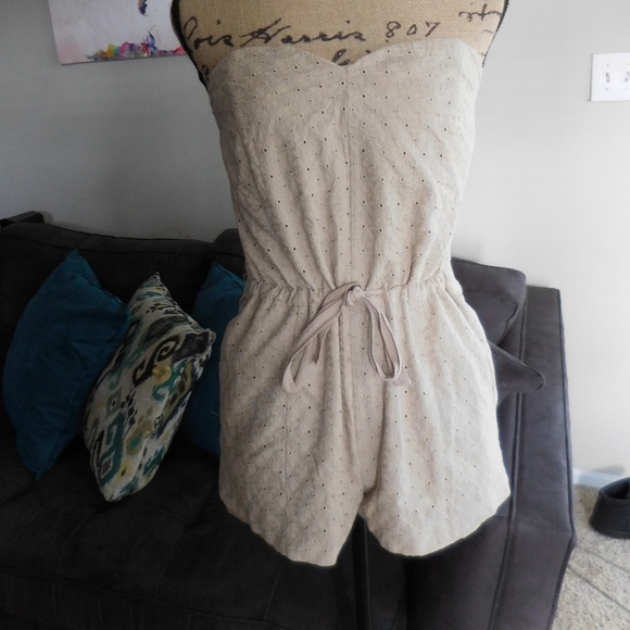 Khaki eyelet romper - Picture 2 of 5
